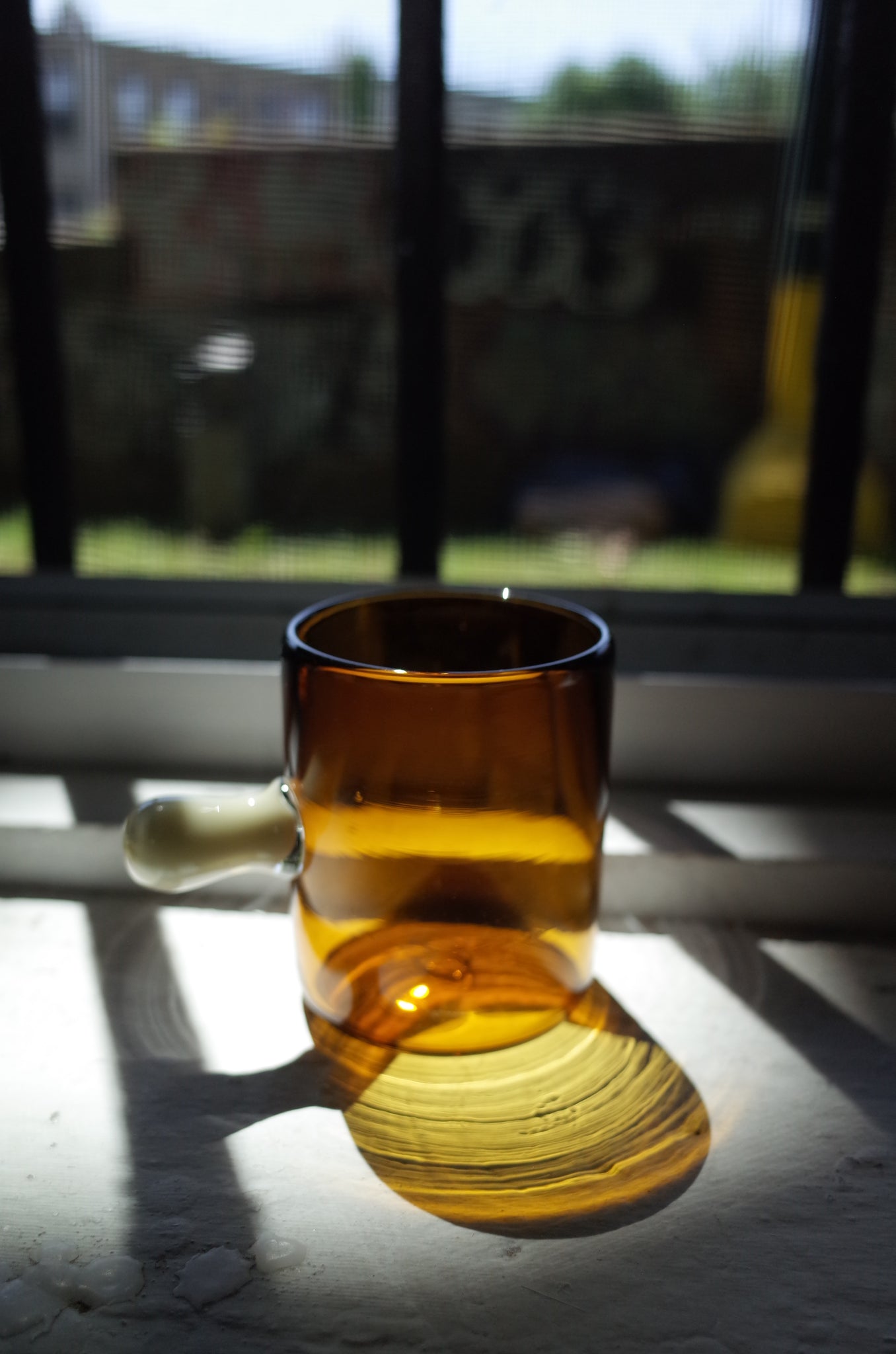 dash cup in amber and cream