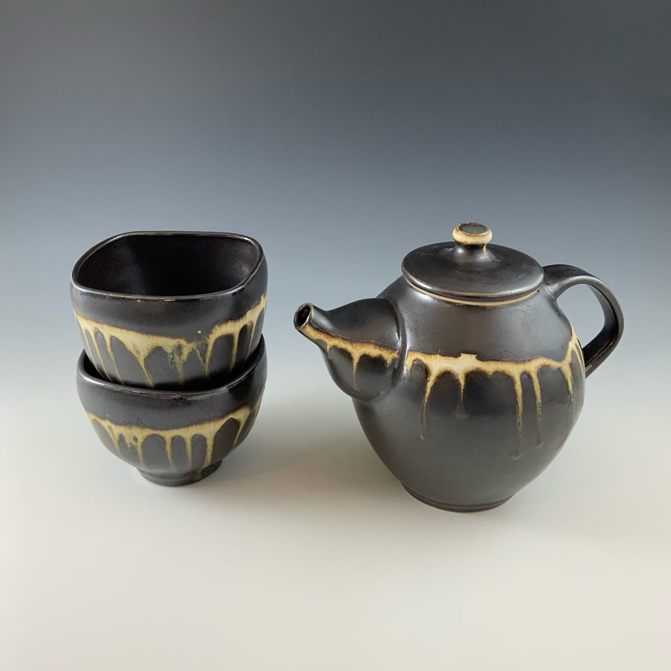 black square tea cup with cream drip stripe